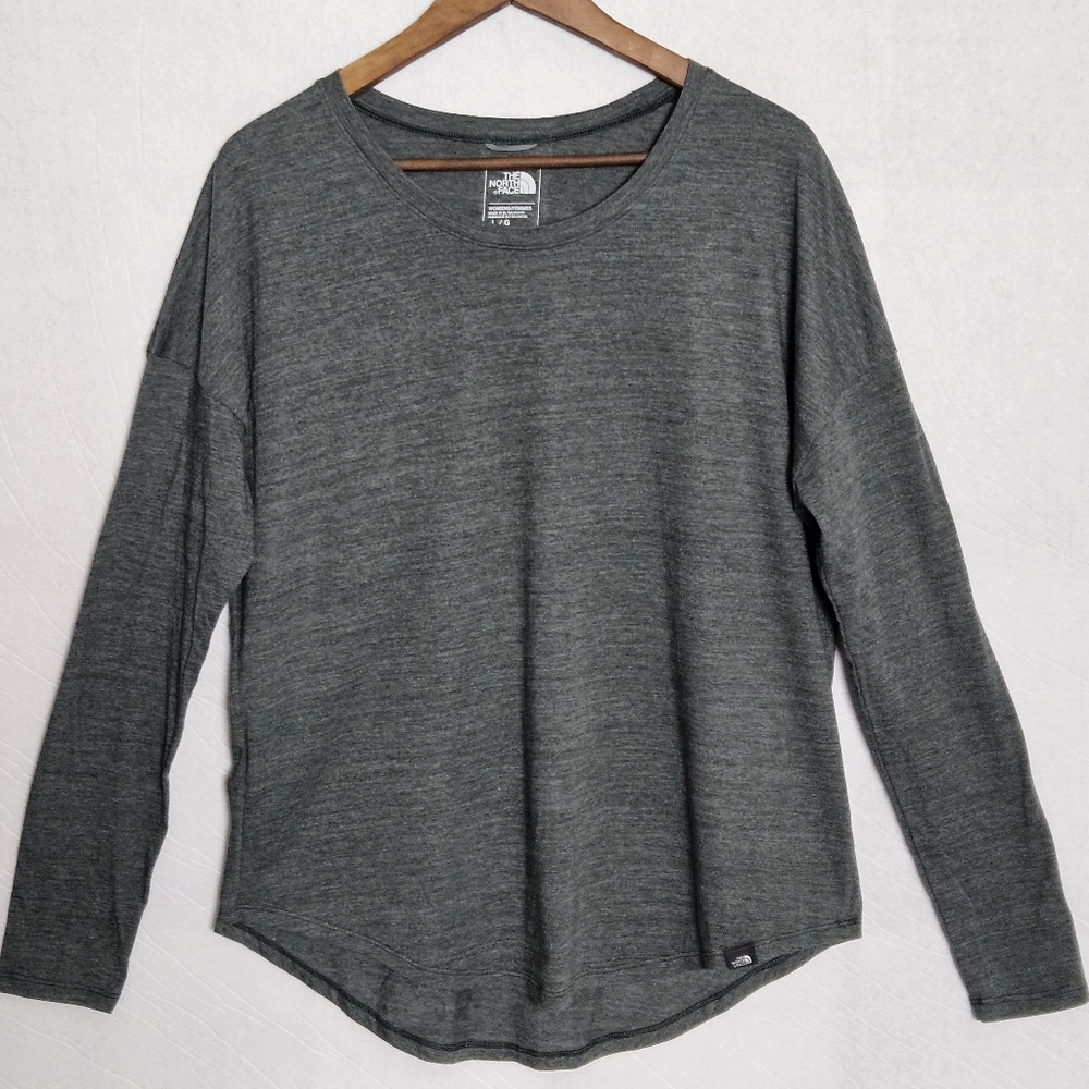 The North Face Green Women's Classic Fit Long Sleeve Tee Size Large